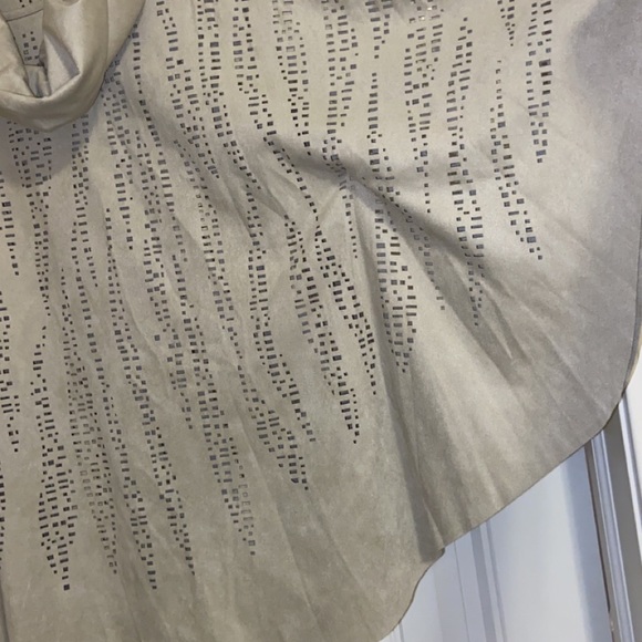 Light weight patterned blouse - Picture 4 of 5